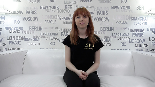 Рыжая студентка раскрепощается на кастинге в Чехии с двумя партнерами