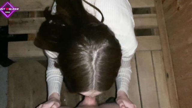 Быстрый любительский секс в сарае втайне от друзей