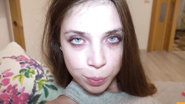 Девушка проснулась от того что ее киску кто то ласкает массирует клитор